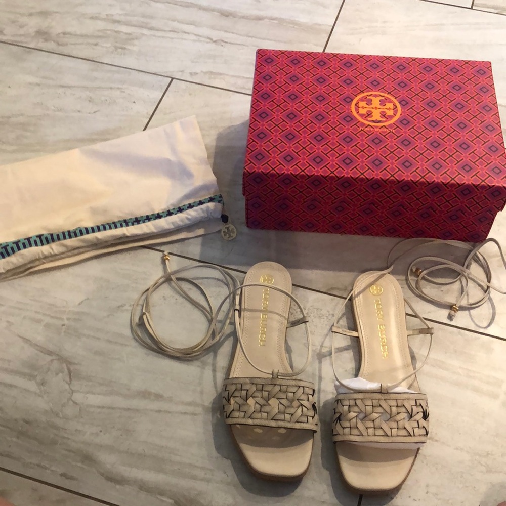 Never worn Tory Burch cream basket weave espadrille ankle wrap sandals